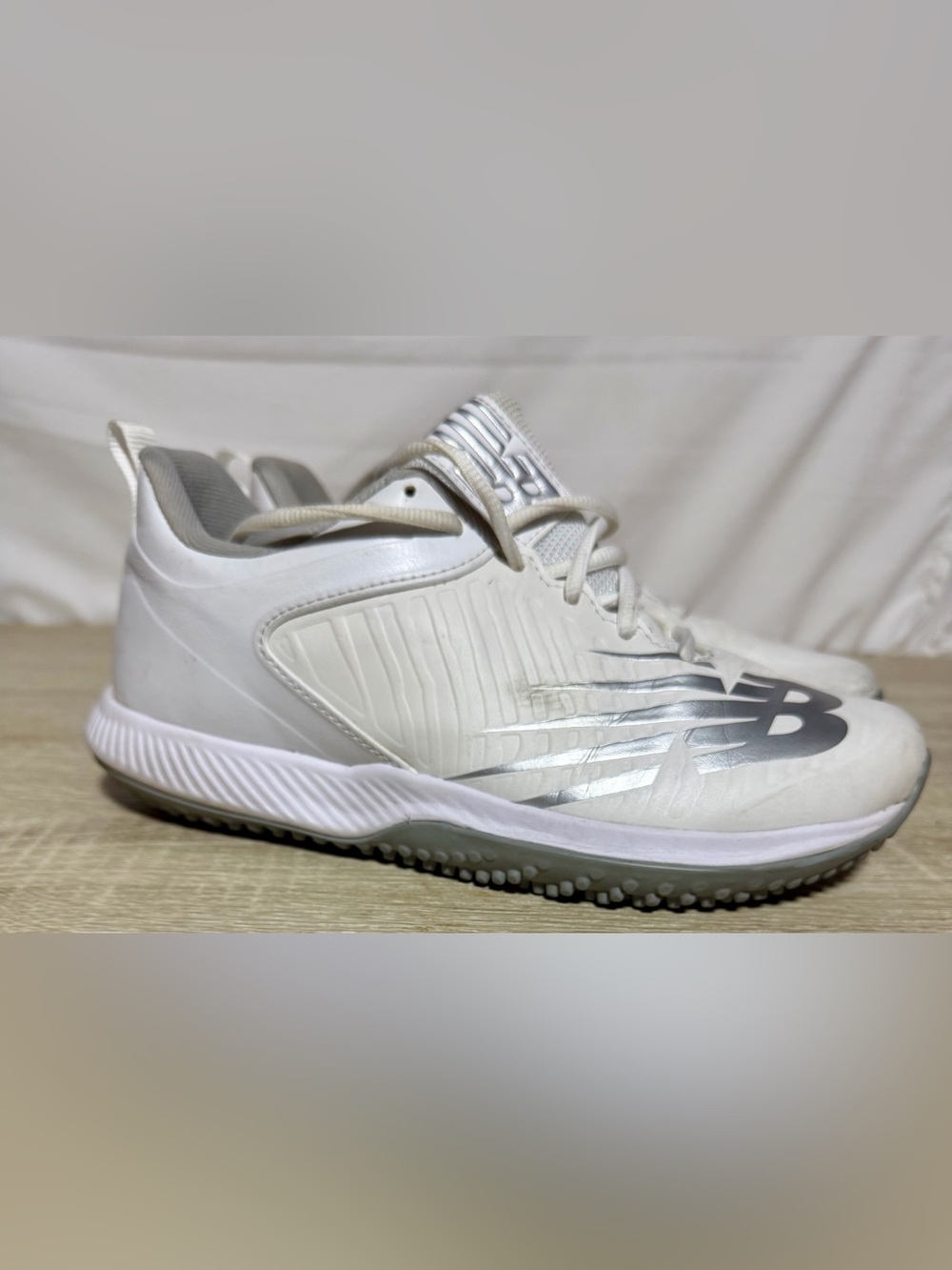 New Balance Women's FuelCell Fuse V3 Turf Trainer Softball Shoe US 8 Medium